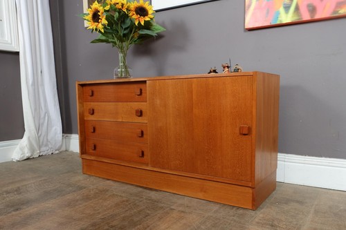 Vintage retro small teak mid - teak,